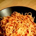 Spaghettis au pesto rouge