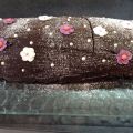 Bûche de Noël fleurie à la crème pâtissière