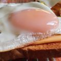 Tartine fondante, œuf et fromage