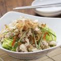Salade chinoise au crabe-crevettes à la menthe[...]