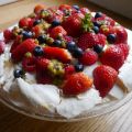 Pavlova aux fruits rouges fruits de la passion