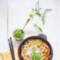 Soupe de nouilles udon au pesto de mizuna