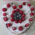 Gâteau aux amandes, framboises et myrtilles[...]