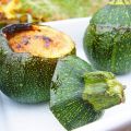 Courgettes rondes farcies, poivrons, tomates[...]