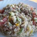 Salade de riz au steak haché et aux petits[...]