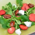 Salade de mâche, chèvre et fraises