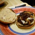 Burgers chipotle, brie et oignons caramélisés