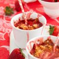 Crumble aux groseilles, fraises, et framboises