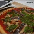 Pizza à la sardine et aux champignons de paris,[...]
