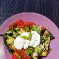 Salade caprese avec zucchinis grillés