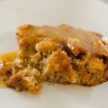 Gâteau pouding aux pommes, sauce au caramel