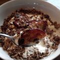 Prunes rôties à la vanille, yogourt et granola[...]