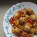 Pâtes veggie aux poivrons et boulettes.