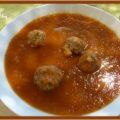 Potage aux tomates et aux boulettes de viande,[...]