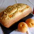 CAKE ABRICOTS AMANDES ET ÉCLATS DE PISTACHES