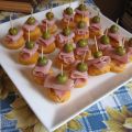 CANAPÉS JAMBON-OLIVE SUR PETIT BISCUIT