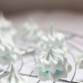 Meringues pastels
