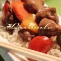 Porc thaïlandais avec sauce sur lit de riz au[...]