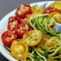 Spaghetti de courgettes, sauce aux tomates[...]