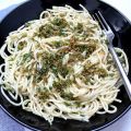 Spaghetti à la sauce crue aux olives vertes et[...]