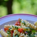 Salade de Pâtes, Roquette, Tomates cerises et[...]