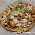 Pizza au poulet BBQ sur croûte de chou-fleur