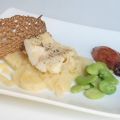 Filet de merlu, chou au beurre, fèves & galette[...]