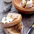 Toasts au fromage de chèvre et sirop de lavande