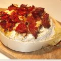 Camembert rôti aux noix et tomates séchées