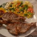 Côtelettes avec salade de maïs