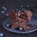 Fondant chocolat myrtilles et crème de cassis
