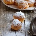 Dunes blanches: chouquettes garnies de crème[...]