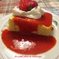 Gâteau à la vanille sur coulis de fraises