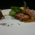 Épaule d'agneau farcie au chèvre, olives,[...]