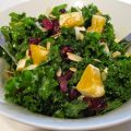 Salade de kale à l’orange et aux canneberges
