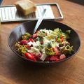 Salade de quinoa fraises avocat feta et pesto[...]