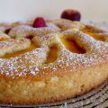 GÂTEAU MOELLEUX AUX PÊCHES ET FRAMBOISES