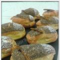 Mini-éclairs au yuzu et praliné de sésame noir