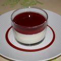 Panna cotta à la vanille et coulis de framboise