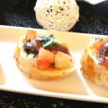 Toasts au tartare de tomates à l'oignon frais,[...]