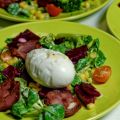 Œuf mollet, chorizo grillé et sa petite salade