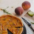 Tarte aux pêches, citron vert et romarin de Y.[...]