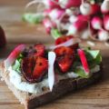 Tartine printanière aux fraises balsamiques