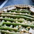 Tarte rustique aux asperges et à l'ail des ours
