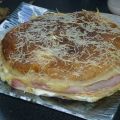 Gâteau de crêpes au jambon et reblochon,[...]