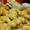 Mini-croissants potimarron, noisettes & fourme d
