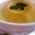 Infusion de menthe et thym aux épices