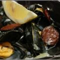 Soupe de moules au chorizo et au lait de coco,[...]