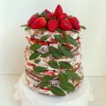 Nude cake ou naked cake aux fraises / Pièce[...]