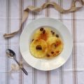 Ananas poché à la cannelle, miel et raisins secs